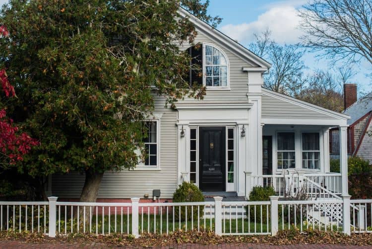 Nice fence and exterior of home 