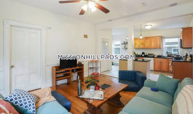 Mission Hill Apartment 4 Bedroom